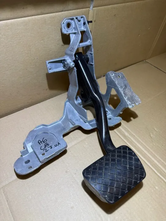 Soporte de pedal de freno Audi A6 C8 OEM 8W1723140B image 3