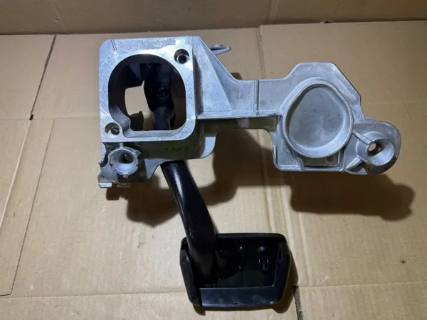Soporte de pedal de freno Audi A6 C8 OEM 8W1723140B image 4