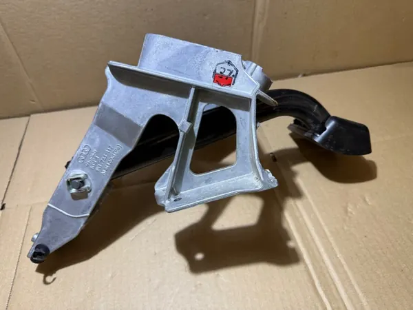 Soporte de pedal de freno Audi A6 C8 OEM 8W1723140B image 6