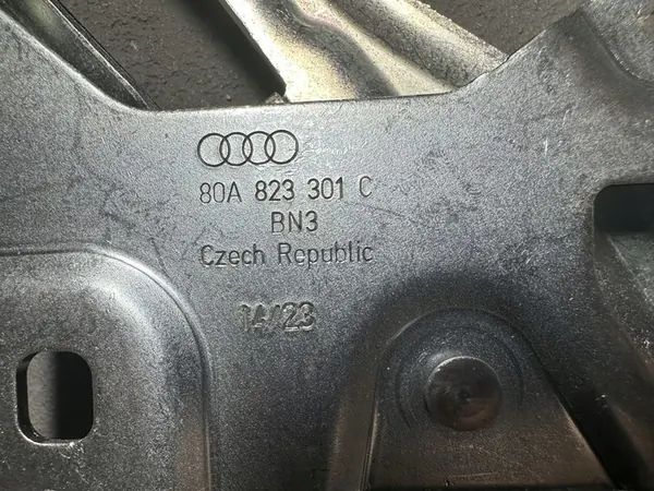 AUDI OE HÄNGSEL 80A823301C image 2