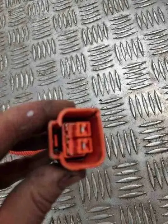Toyota batterisäkring OEM 12B34 - Begagnat skick image 3
