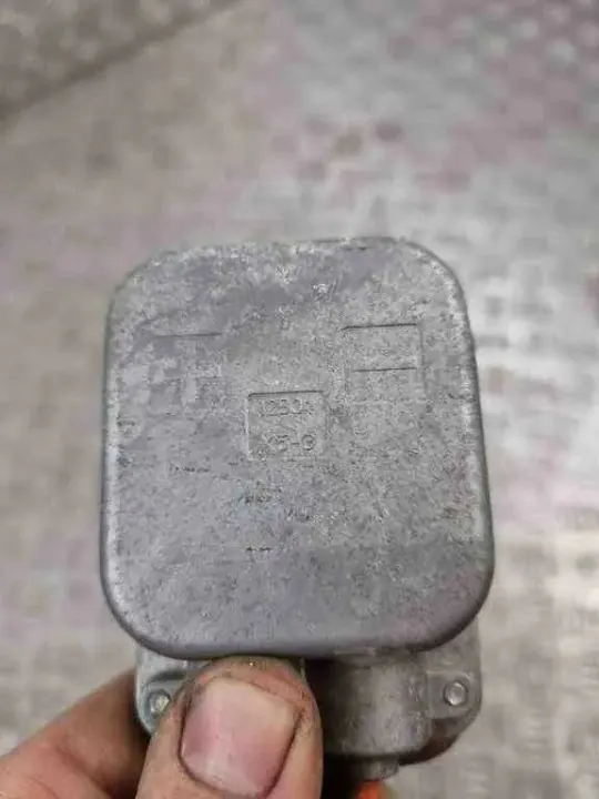 Toyota batterisäkring OEM 12B34 - Begagnat skick image 5