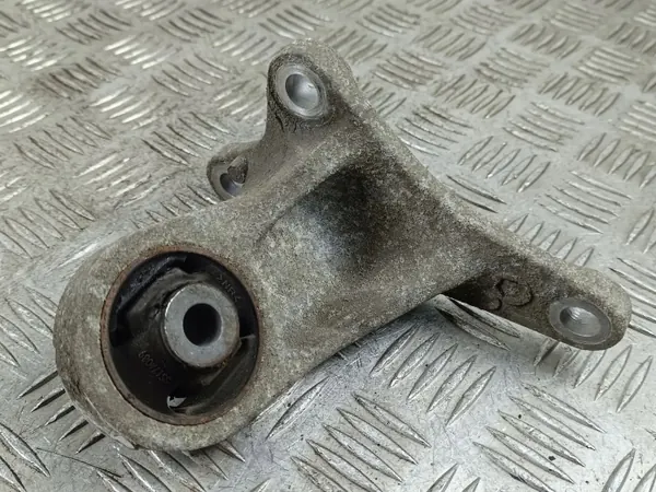 Mitsubishi OE FOB41055 Achterdifferentieelbevestiging image 4