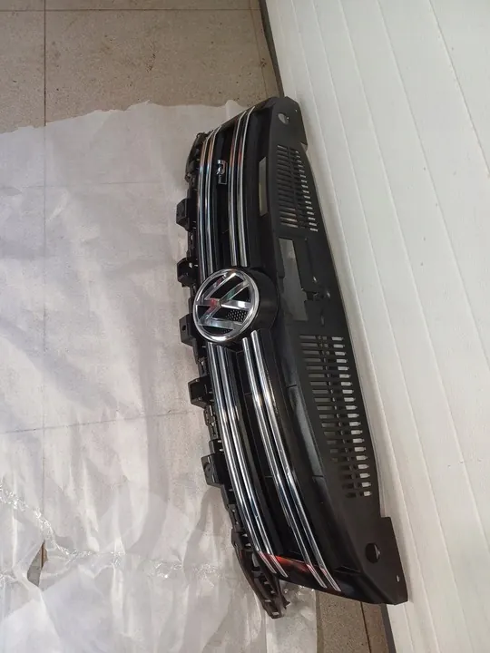 VW Tiguan Grille 5N0 Lift R-Line 5N0853651J image 5