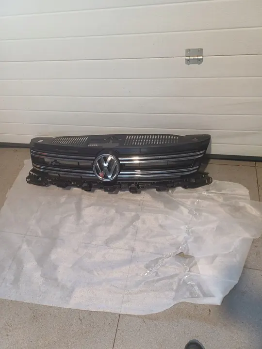 VW Tiguan Grille 5N0 Lift R-Line 5N0853651J image 8