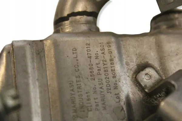 Válvula EGR Toyota Yaris OEM 2562047030 - Usada image 4