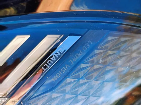 RENAULT CAPTUR II OIKEA ETULAMPPU FULL LED image 6