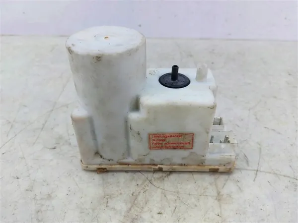 Pompe de verrouillage central OEM 4A0862257H Audi 80 B4 image 4