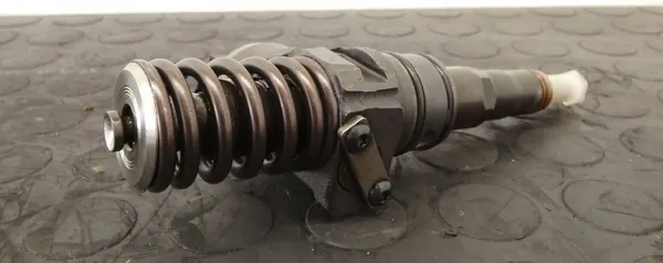 Iniettore VW PASSAT GOLF SEAT LEON 1.9 TDI 038130079BX image 3