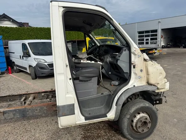 OEM KABINA IVECO DAILY III LIFT IV Cabine image 2