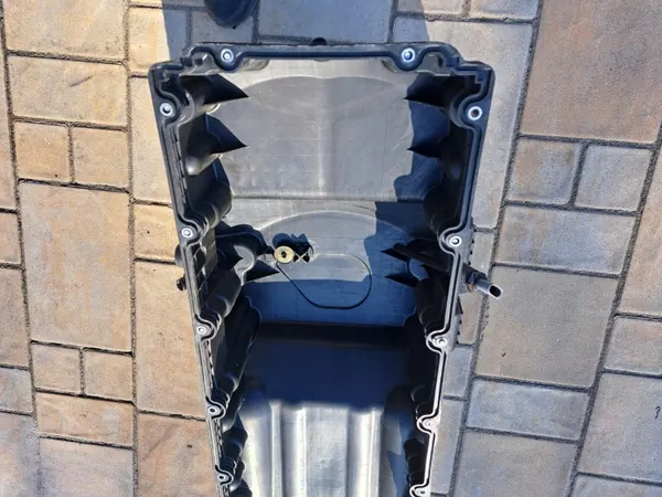Mercedes-öljypohja OEM A4700104313 Actros MP4:lle image 5