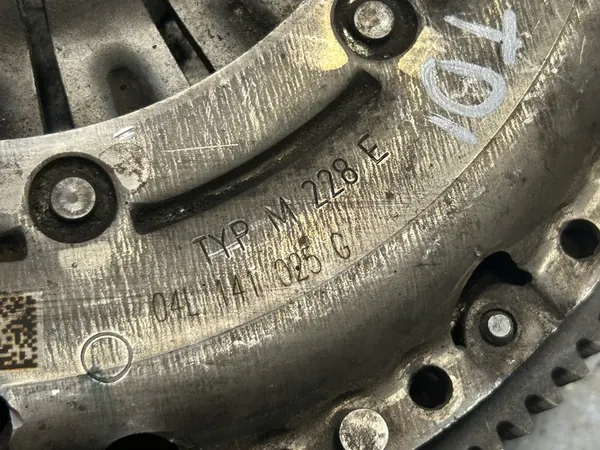 VW GOLF VII 1.6 TDI Kaksoismassakytkinpaketti image 3