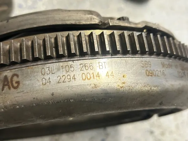 VW GOLF VII 1.6 TDI Kaksoismassakytkinpaketti image 5