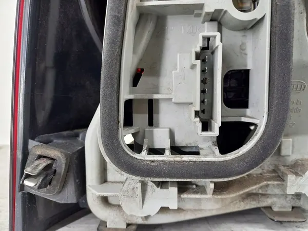 Luz Trasera Derecha VW Polo IV FL Hatchback image 4