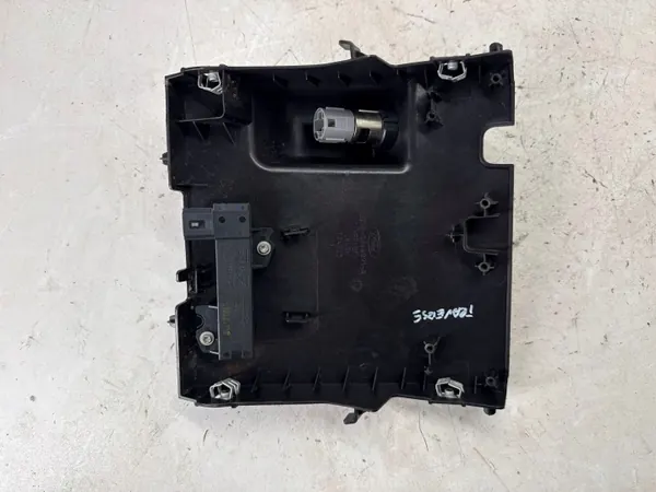 Ford Explorer VI etutupakansytytin OEM LB5BS044B91A image 4