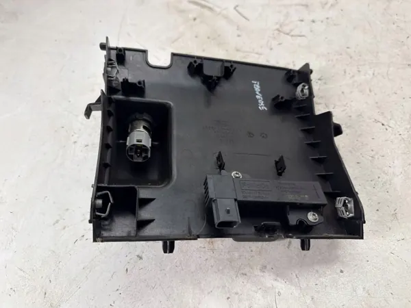 Ford Explorer VI etutupakansytytin OEM LB5BS044B91A image 6
