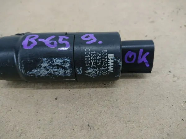 BMW Koplampensproeipomp OEM 837743003 - Gebruikt image 5