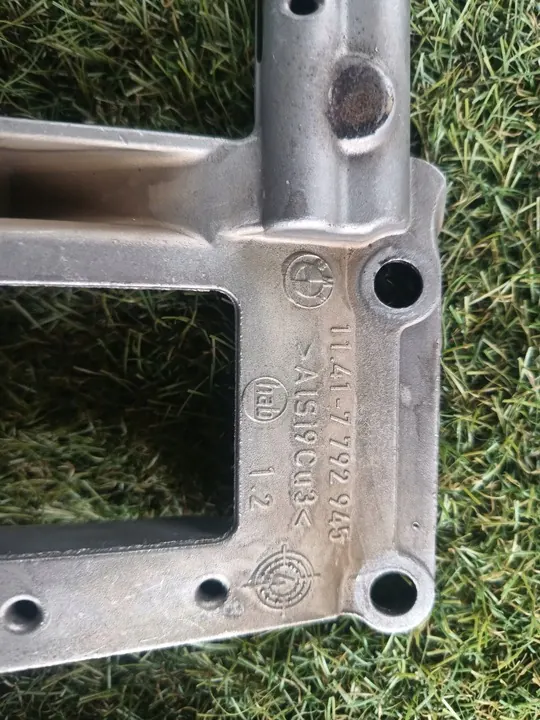 BMW E70 X5 Olja Pump M57N2 image 2