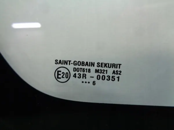 OEM SZYBA L/T/K SX4 06 Kori Laskeva Vasen Taka image 3