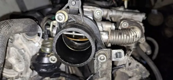 Fiat Stilo Drosselklappe 2002 1.9L 46817373 image 2