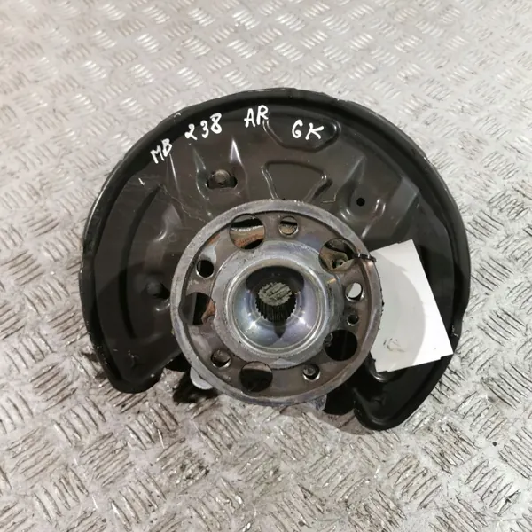 UTO33678 Taka pyörännavat Mercedes E W238 2018 image 2