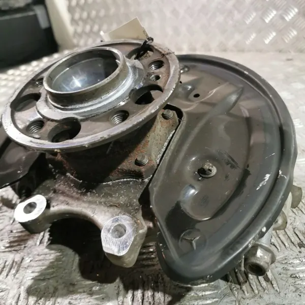UTO33678 Taka pyörännavat Mercedes E W238 2018 image 4