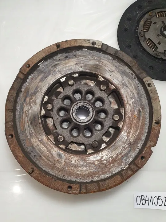 VOLANTE motor de duplo massa AUDI 0B4105266G image 2