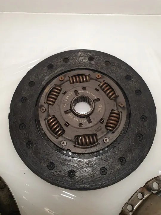 VOLANTE motor de duplo massa AUDI 0B4105266G image 4