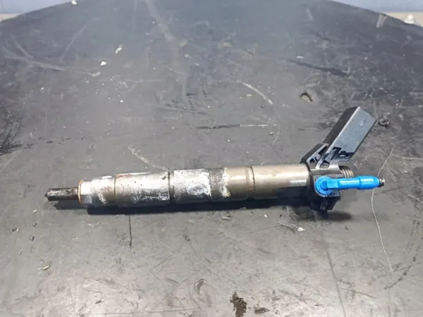Injecteur Mercedes W177 W213 2.0D CDI OEM Wrakowisko-28425- image 2