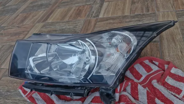 Faros delanteros izquierdo Chevrolet Cruze image 2