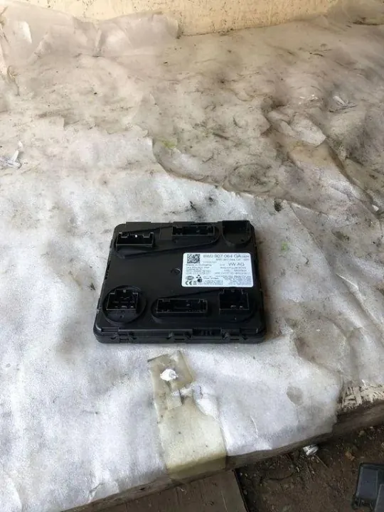 Módulo Confort Audi A4 OEM 8W0907064GA Usado image 3