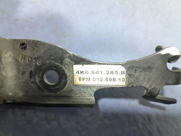 Sensor de nível do farol esquerdo AUDI A6 C8 4K0941285B image 4