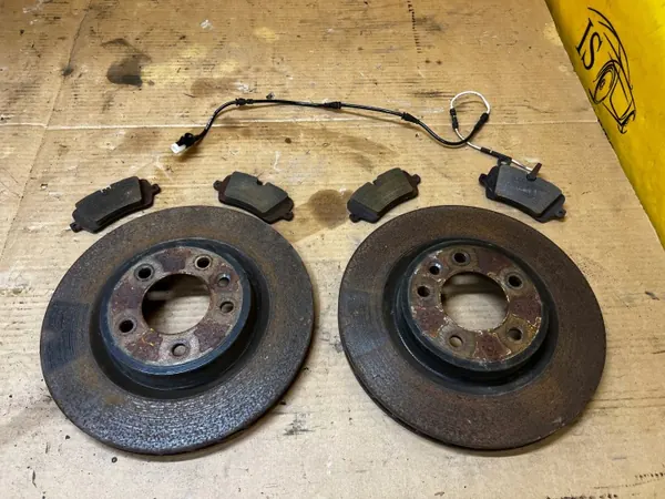 Kit Discos e Pastilhas Travão Traseiro Land Rover Discovery V image 2