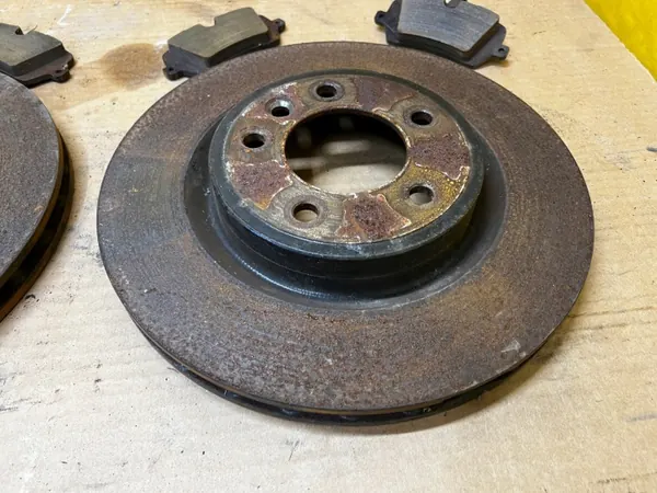 Kit Discos e Pastilhas Travão Traseiro Land Rover Discovery V image 3
