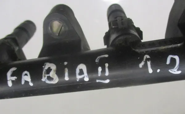 SKODA FABIA II 07-10 1.2 60CV Rampe d'injection 03D906031F image 3