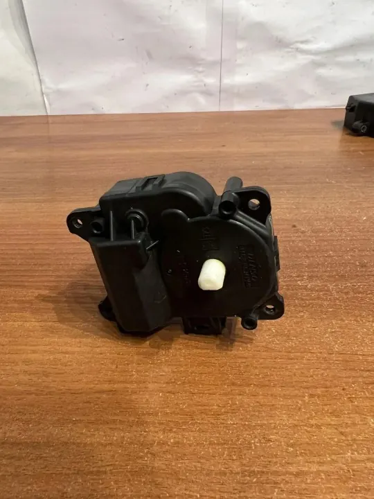 Motor de compuerta Toyota OE usado OEM D2174 (2018) image 7