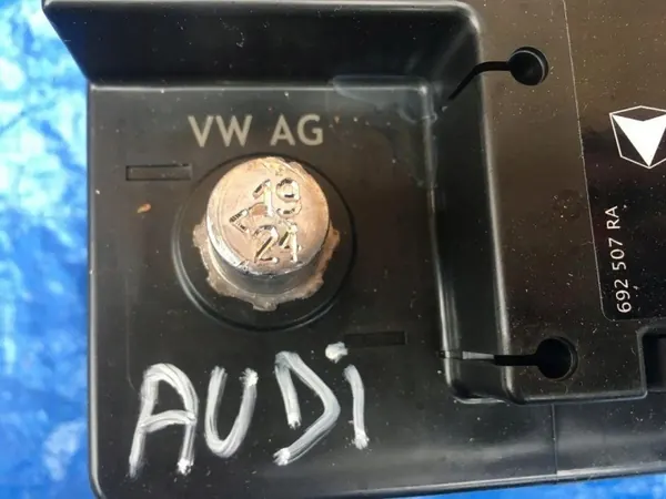Audi AGM Akku 68Ah 680A OEM 4P0915089C image 4