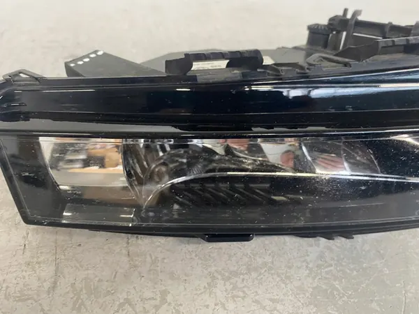 Farol Halógeno Esquerdo Skoda Octavia III image 3