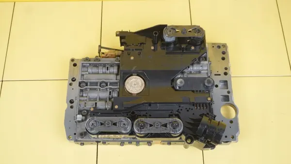 Mekatroniikkayksikkö OEM R2112770101 Mercedes W204:lle image 2