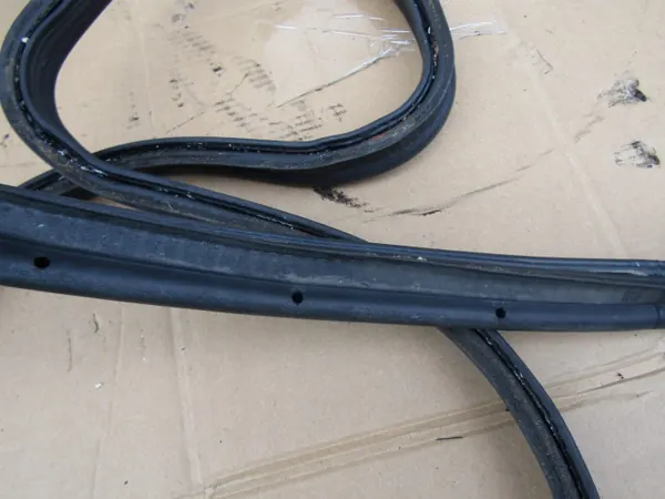 Joint Caoutchouc Coffre Mercedes W203 Berline OEM image 10
