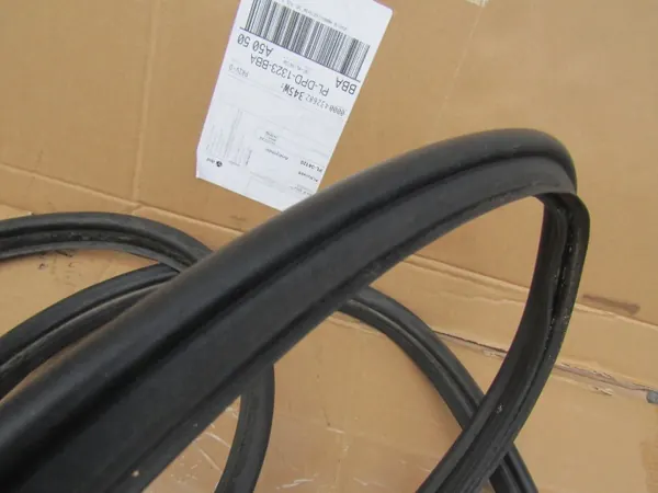 Joint Caoutchouc Coffre Mercedes W203 Berline OEM image 5