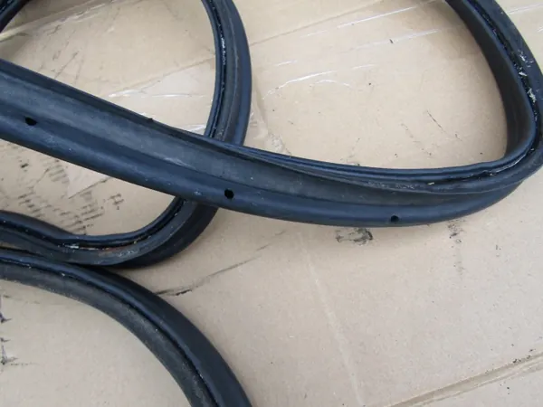 Joint Caoutchouc Coffre Mercedes W203 Berline OEM image 9