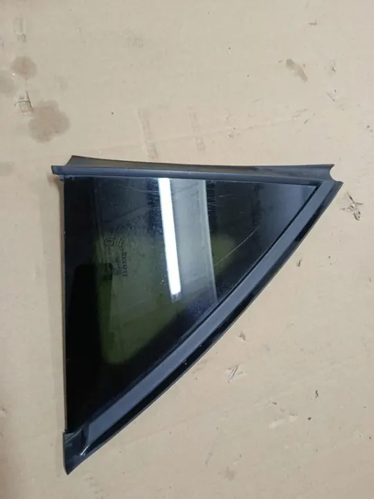 Vitre triangulaire arrière gauche OEM 833076629R Renault image 2