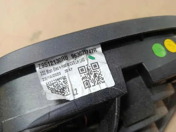 Vitre triangulaire arrière gauche OEM 833076629R Renault image 4