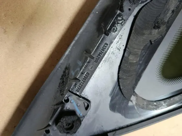 Vitre triangulaire arrière gauche OEM 833076629R Renault image 5