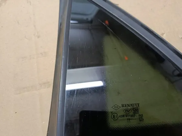 Vitre triangulaire arrière gauche OEM 833076629R Renault image 7