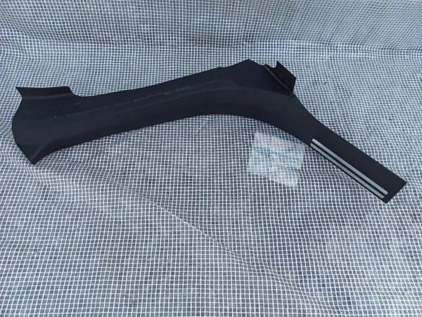 Audi S8 D3 Bakre Höger Sidoskärmslist OEM 4E0864608P image 2