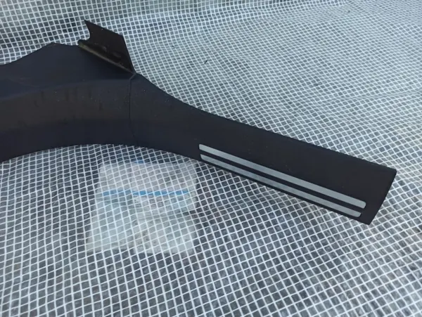 Audi S8 D3 Bakre Höger Sidoskärmslist OEM 4E0864608P image 3