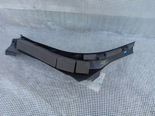 Audi S8 D3 Bakre Höger Sidoskärmslist OEM 4E0864608P image 4