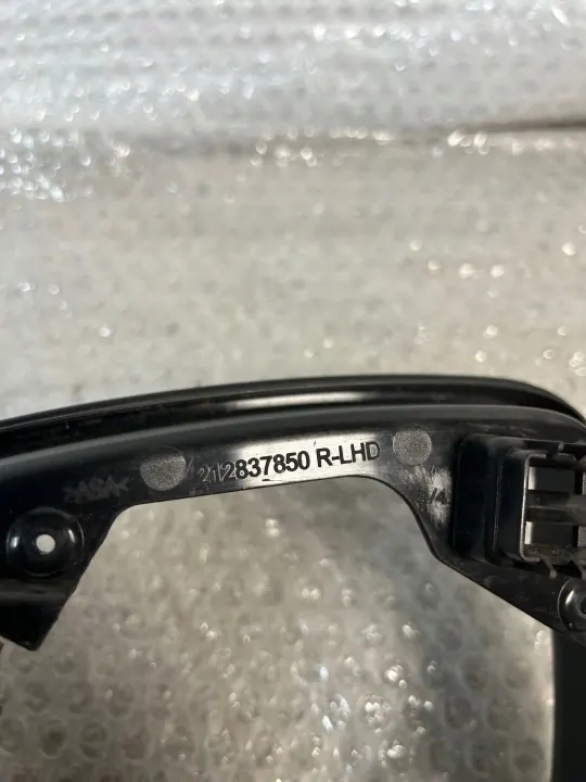 BMW X1 U11 Spiegelbevestigingsframe OEM 212837850 image 3